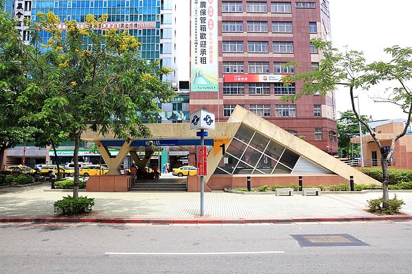 「新美齊画世代」基地走到府中捷運站儘須7、8分鐘／新美齊画世代