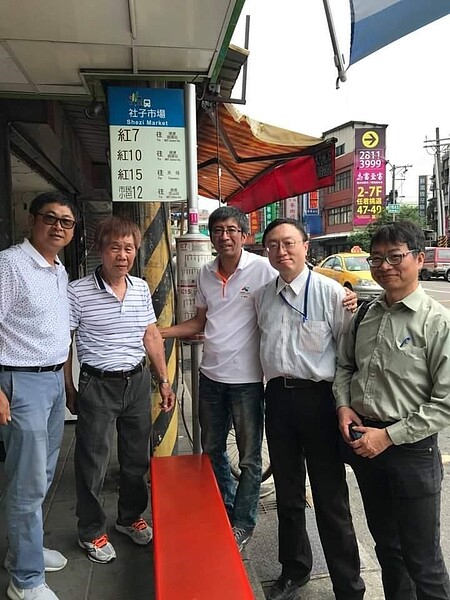 染紅頭髮的陳明雄。圖/里長提供