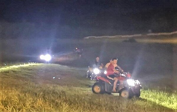 國家公園法最高只罰3000元,墾丁沙灘車業者在利所之趨下,和墾管處「你抓我躲」的戲碼年年上演,水蛙窟業者甚至改到凌晨至清晨時段營業。圖/墾管處提供