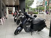 大一新生標配是？網友：沒有它　大學生活是黑白的