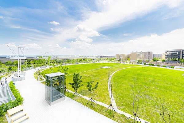 桃園流行音樂露天劇場新建工程已竣工,明年將規劃舉辦豐富文化表演活動。圖/桃園市政府提供