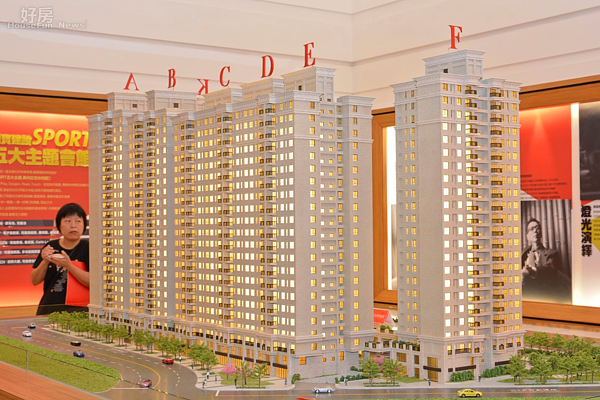 機場捷運A7站合宜住宅,模型屋,看屋潮。(好房News記者 陳韋帆/攝影)