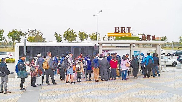 嘉義市政府指出,BRT運量已飽和,需要輕軌連結高鐵站輸運旅客。(嘉義市政府提供/廖素慧嘉市傳真)