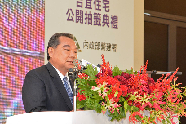 建商代表麗寶機構董事長吳寶田致詞,機場捷運A7站合宜住宅,模型屋,看屋潮,抽籤。(好房News記者 陳韋帆/攝影)