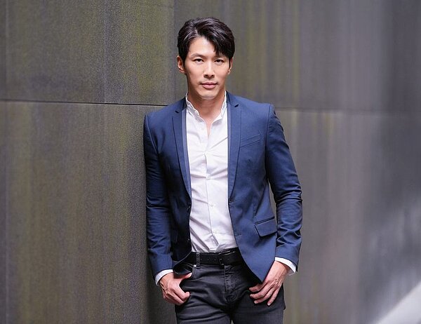 「本土劇一哥」黃少祺22日發文指控北市「防疫旅館」香樹花園酒店人員態度不佳。圖/擷自黃少祺臉書