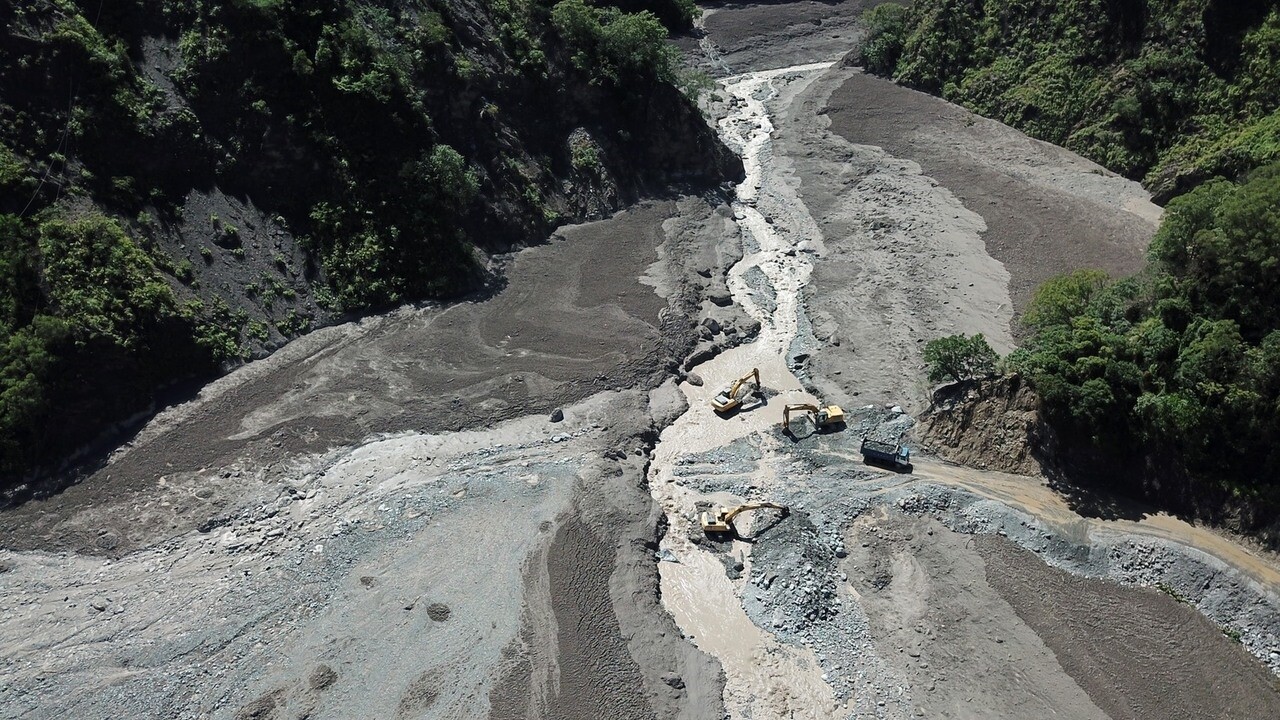 南橫公路明霸克露橋遭土石流沖毀，力拚25日完成便道的挑戰大。圖／聯合資料照