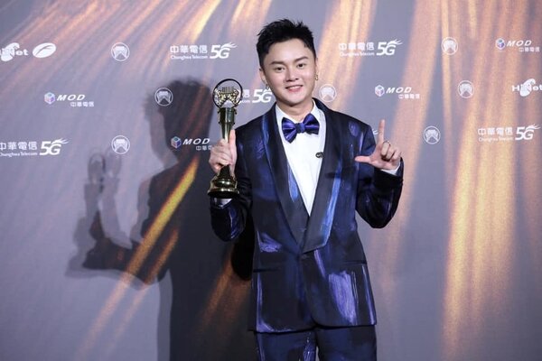 許富凱7度入圍終於拿到最佳台語男歌手獎。圖／截自許富凱臉書