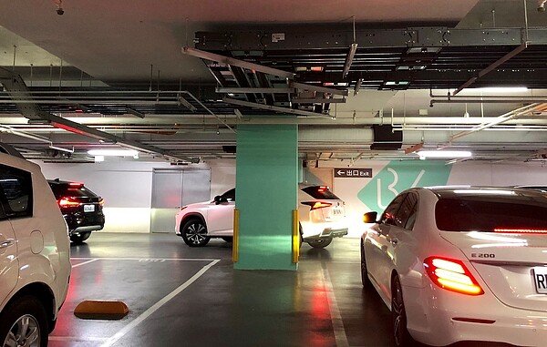 車輛排隊。圖/好房網News記者蔡佩蓉攝影