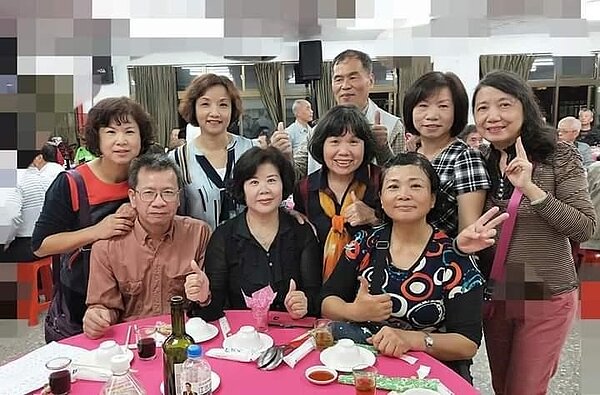 巡守隊和環保志工得到特優榮譽,慶祝一下。圖/里長提供