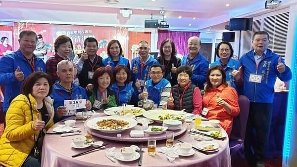 與里長交流。圖／里長提供
