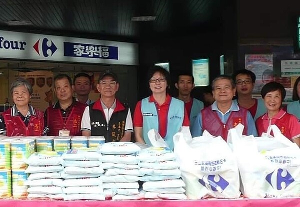 李俊中宣傳公益活動。圖／里長提供
