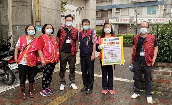 徵熊里長擔任里長十一餘年，是深受里民愛戴的熱心里長伯。圖/林徵熊提供