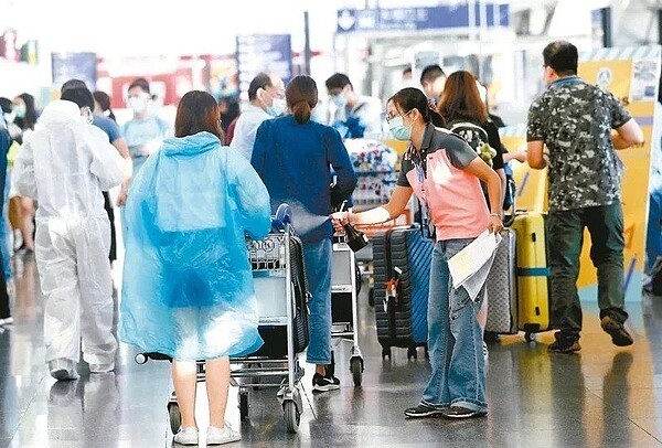指揮中心開放境外生入境,各校24日上午10時起可上「境外教研人員及學生來台資訊系統」提報名單。圖/聯合報資料照片