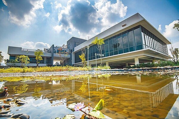 南投縣埔里福興溫泉區公共設施已完成,今年榮獲國家卓越建設金質獎。圖/南投縣政府提供