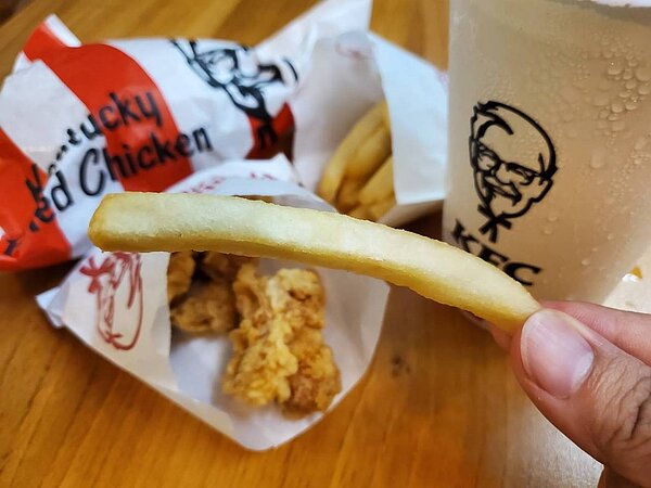 肯德基自7月底開始，陸續更換薯條種類。記者陳睿中／攝影