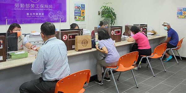 行政院會26日拍板明(111)年度中央政府總預算案,歲入、歲出雙創新高,破2.2兆。圖/中時資料照