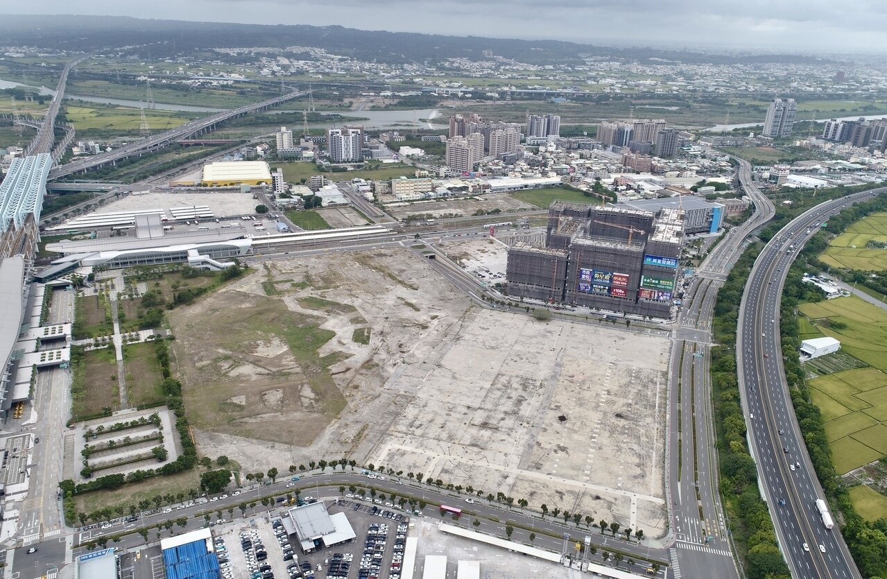 高鐵台中站對面第一排約4.8萬坪開發案，將是中台灣的新地標。記者宋健生/攝影 