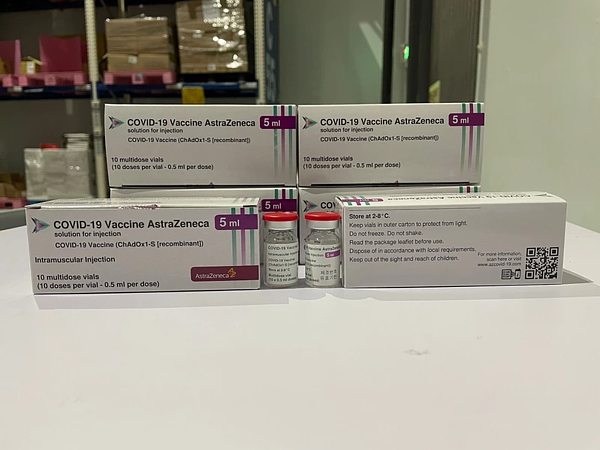 我國自購26.5萬劑AZ疫苗今日抵台。圖/食藥署提供