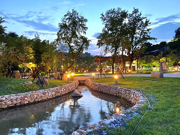 中山溫泉公園園內景觀。圖／新北市政府提供