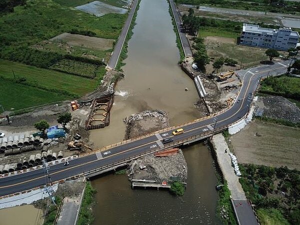曾文溪排水十號橋改建將有望改善安南十二佃等地淹水問題。圖/台南市政府提供
