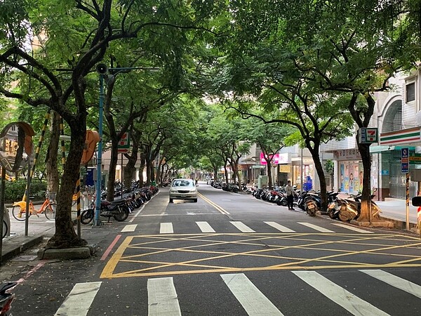 捷運土城站周邊生活機能完整,學區、醫療機能兼備。(圖/匯流新聞網)