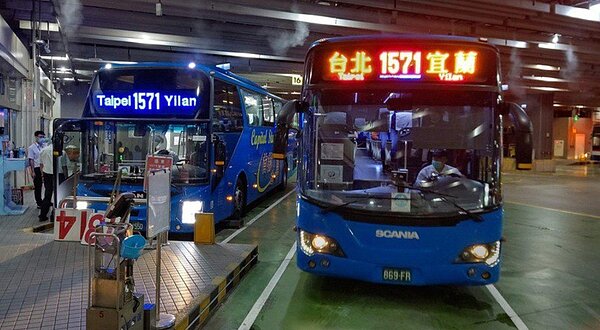 根據公路總局統計，截至8月25日止，東西部國道客運還有9成空位。圖／國光客運提供