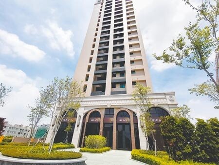 為搶振興五倍券商機,今年台南購物節加碼抽房子,圖為去年供抽獎的善化區輕豪宅。圖/中時資料照片