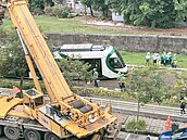 底盤捲入草皮　高雄輕軌急煞脫軌…7月也曾發生