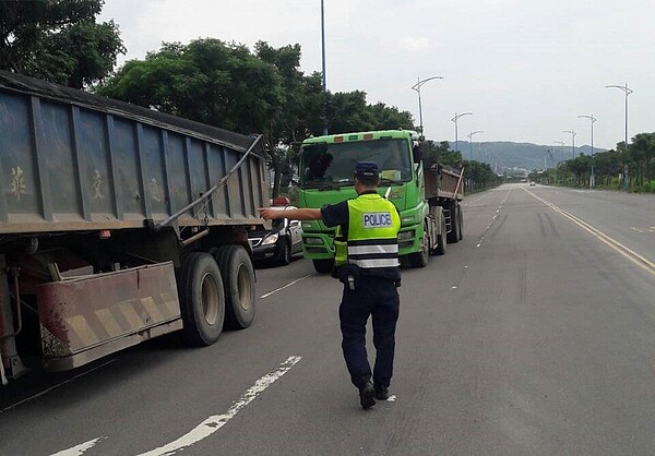 新北市今年1至6月車禍事故死亡率比去年同期還要高，市長侯友宜希望能盡快重啟區間測速。 圖／新北警察局提供