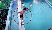 飯店頂樓泳池藏危機！游泳男子嬉鬧中腳滑墜樓亡