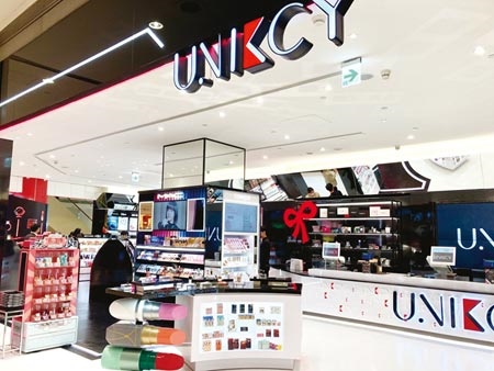 繼新光三越開出彩妝複合店之後，統一集團亦在南台灣統一夢時代開出UNIKCY美妍館。圖∕李麗滿