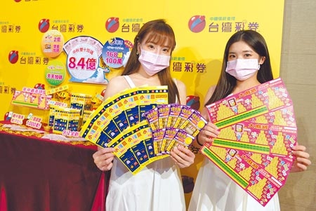 台灣彩券宣布今年將擴大舉辦中秋加碼活動並推出3款新刮刮樂。（王德為攝）
