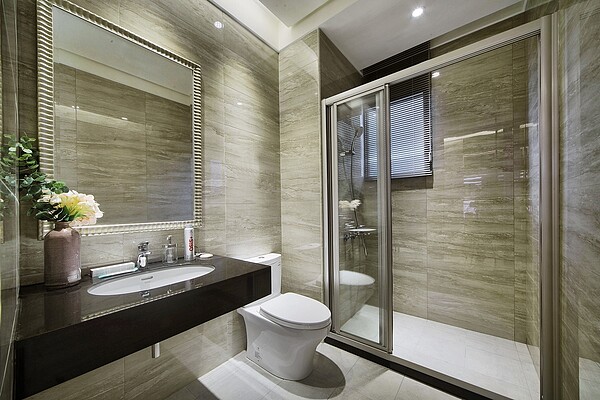 衛浴也全部開窗,明亮度及通風度極佳。圖/富宇上城提供