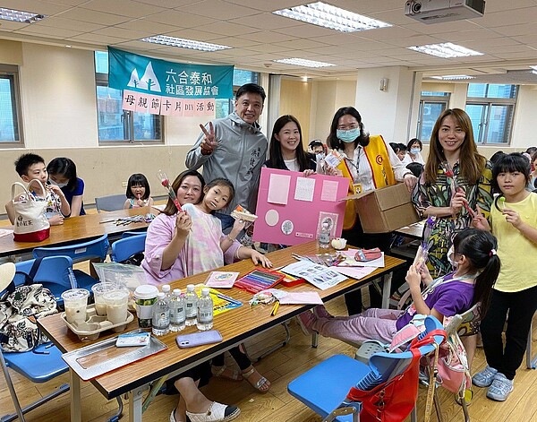 母親節卡片製作活動。圖/取自臺北鄰里服務網