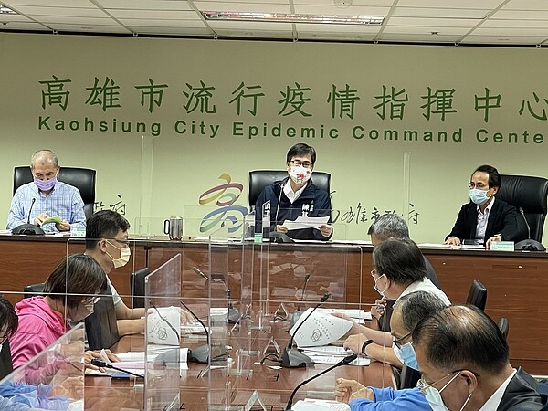 高雄市長陳其邁召開道安會議談今年1至8月A1車禍較去年同期減少17人。圖/高雄市政府提供
