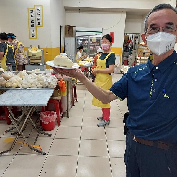 「青島包子舖」一試成主顧。圖／里長提供
