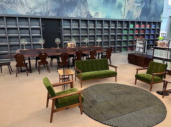 故宮南院圖書館後天周日起,只要是博物館參觀日,就是圖書館的讀書日!民眾只要簽名即可免票入館。圖/故宮南院提供