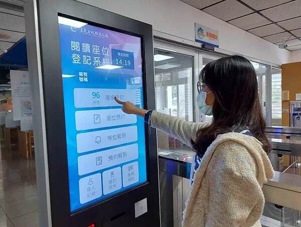 嘉義市圖書館引進智慧空間管理系統座位預約 。圖／嘉義市政府提供