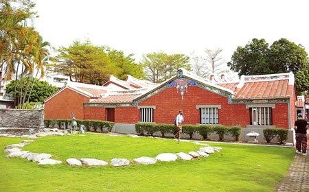 屏東市區保存最完整的客家歷史建築「邱姓河南堂忠實第」歷經1年修復,18日重新開館,揭開百年宅第歷史價值。(林和生攝)