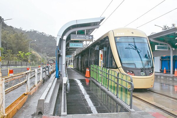 安坑輕軌預計在年底通車。圖/記者江婉儀攝影