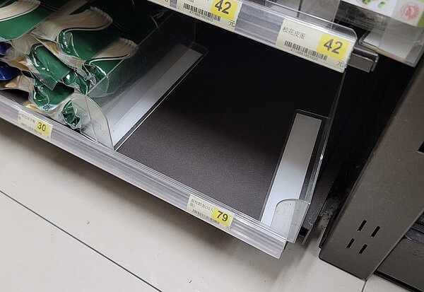 台北市府建置台北市重要民生物資庫存量燈號,近日雞蛋供貨量不穩,燈號成為民眾購買參考依據。圖/聯合資料照