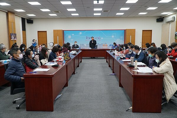 新竹縣府衡量財務負荷,決定今年重陽節將發給符合資格的長輩每人1萬元敬老禮金。圖/新竹縣政府提供