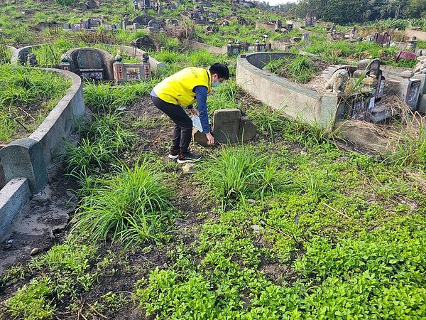 南投縣政府鎖定開發竹山鎮第一公墓用地欲興建親子公園,當地公所近期積極辦理遷葬作業。圖/竹山鎮公所提供