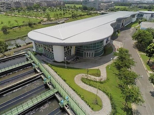 鳳山溪再生水處理廠，每日可供應4.5萬噸再生水予高雄臨海工業區。圖／中鼎提供