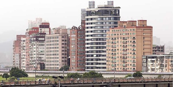 截至2021年12月底止,以房養老核貸件數、金額年增率皆約16%,較2020年的19%、21%增速減緩。圖/本報資料照片