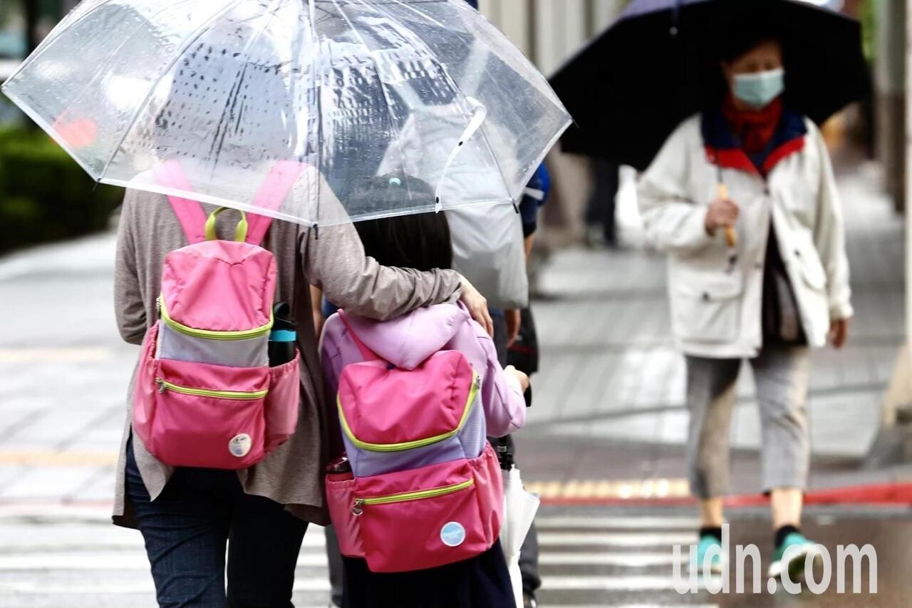 連日降雨讓網友大喊受不了，發文抱怨「真的不知道台北人怎麼會受得了這種天氣呢？」本報資料照片 