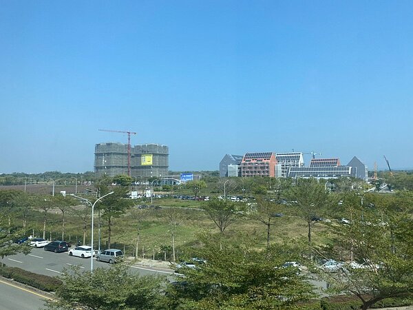 目前為長房期的台南高鐵特區,每坪預售最高成交價29萬元,離3字頭路不遠矣。(圖/台灣房屋提供)