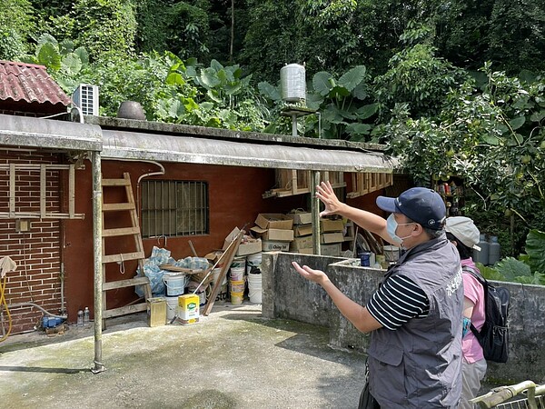 新北市在農委會水保局辦理110年坡地金育獎獲得多項獎項，圖為新北市水土保持服務團現場勘查技術指導。圖／新北市政府提供