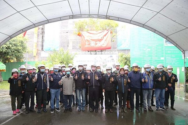 台中仁愛之家大樓上梁。圖/台中市新建工程處提供