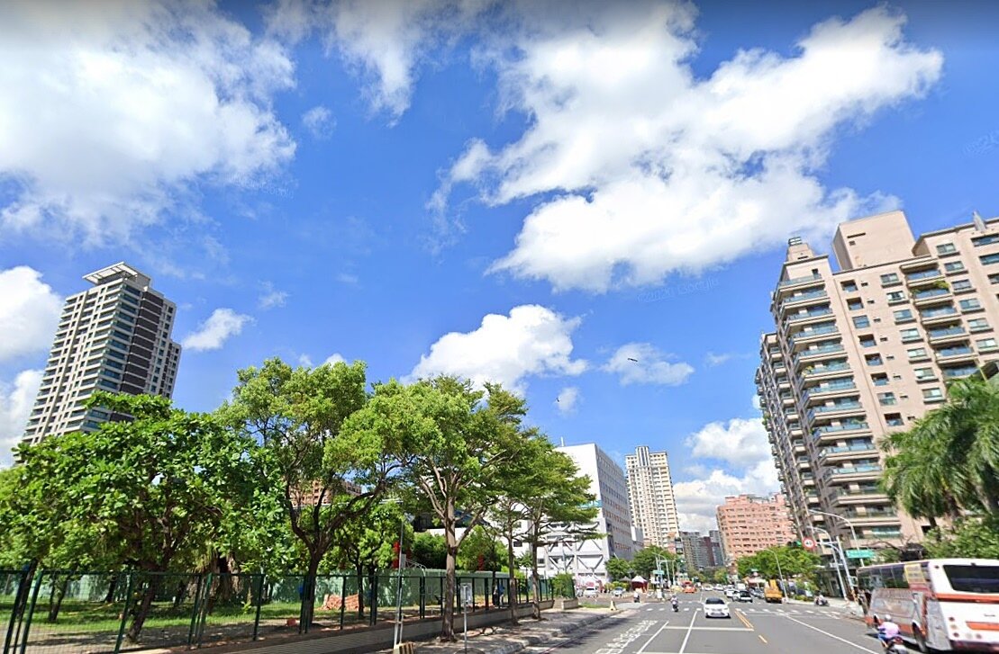 高雄有中古大樓屋主竟臨時反悔不賣,且高雄蛋黃區的中古房市的確有點「混沌又瘋狂」,尤其總價1千萬內、6、700萬左右的2房大樓很搶手,上架一週內幾乎就會成交。圖/google map